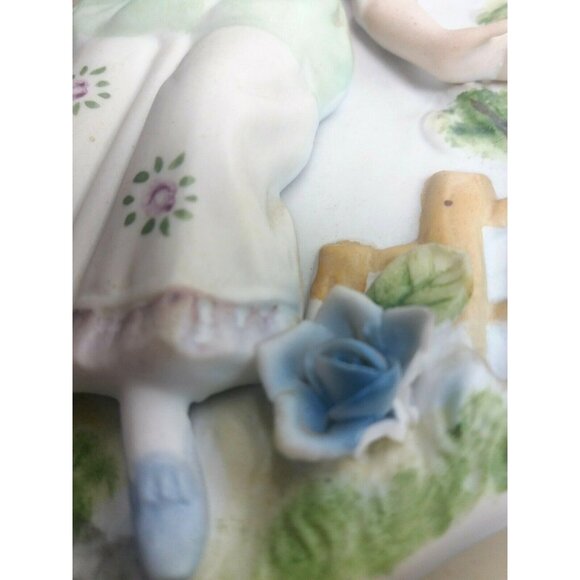 Vintage Colonial Couple UCAGCO Wall Plaques Victorian Revival Japan 3D Ceramic - Picture 10 of 10